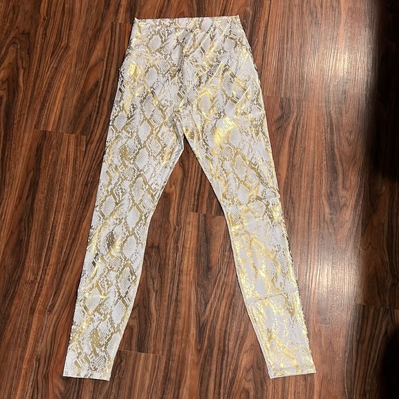 Fabletics Ultralux High Waisted Legging - Picture 7 of 16